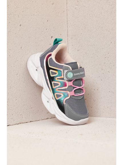 اسنیکر  تونی بلک