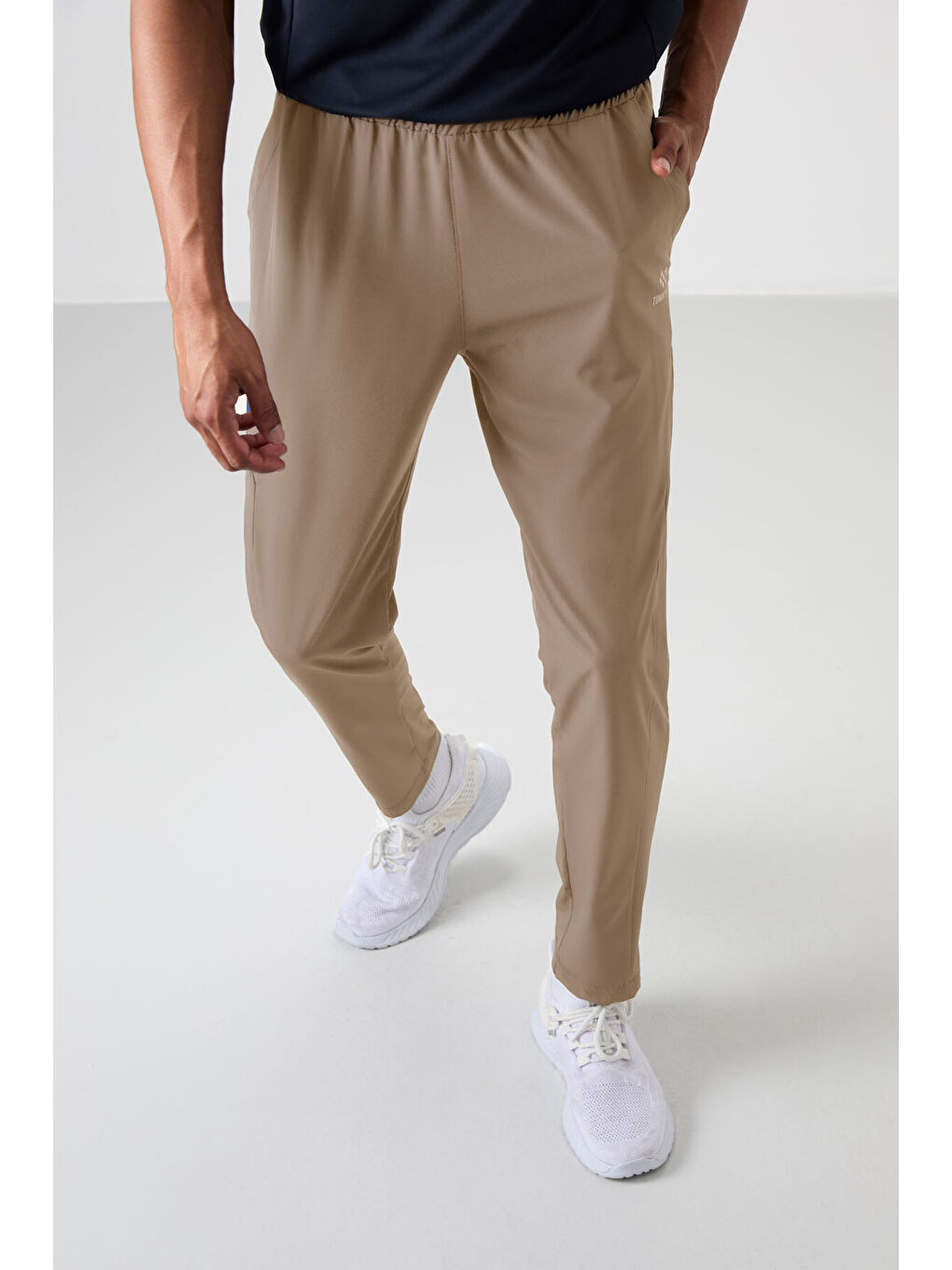 img_125050532v0_6144877b-d498-488e-b965-2058cfac10bd شلوار ورزشی تامی لایف