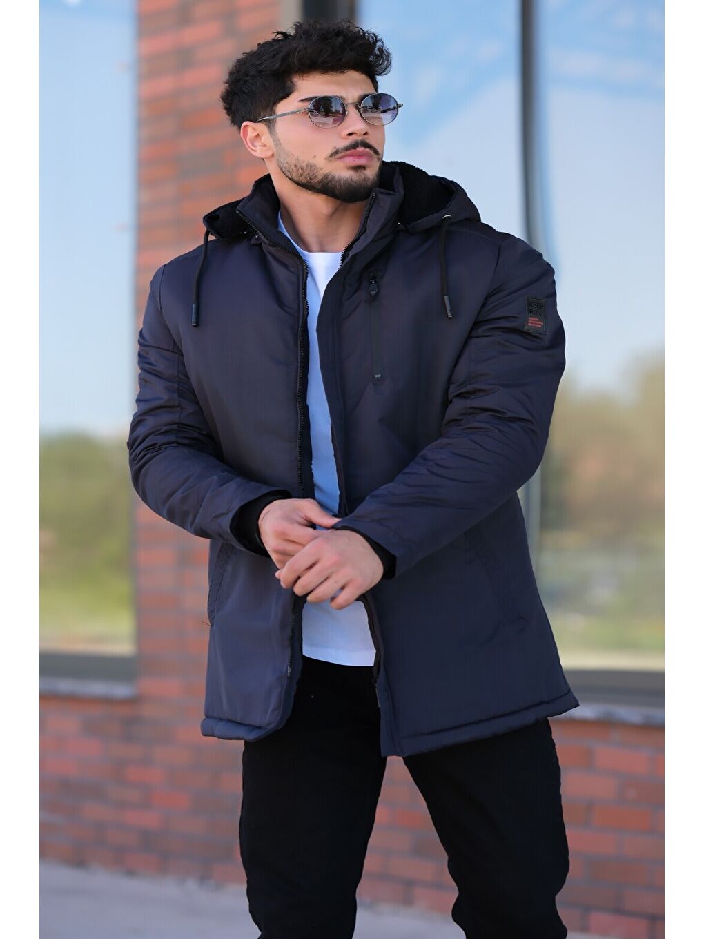 img_082428416v1_c023c531-b5c8-45f8-9229-826faf20ba8c کاپشن استیکومبین