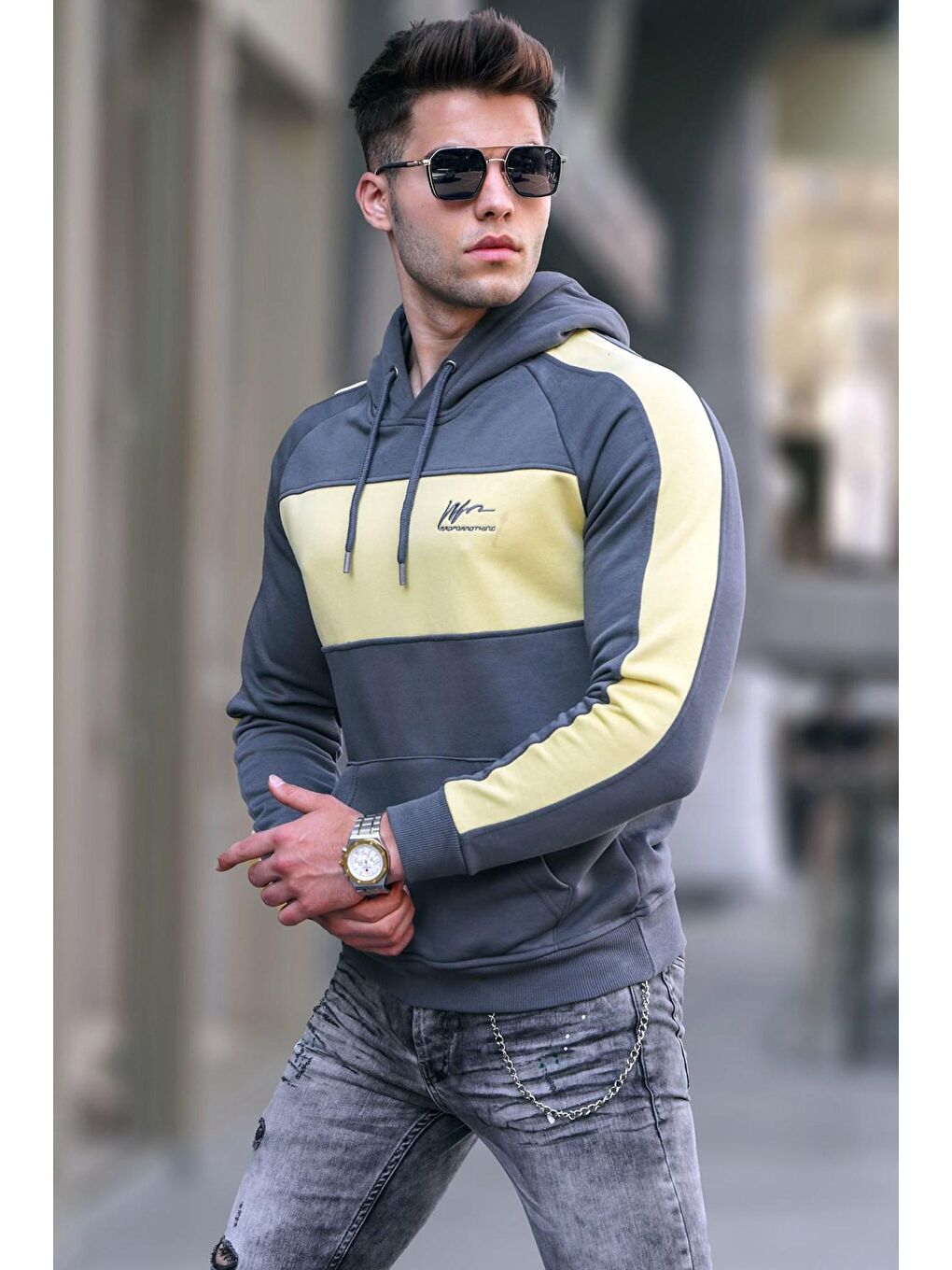 img_120020178v1_71ff52d8-627d-4004-a1f6-04e01adb493c هودی مدمکست